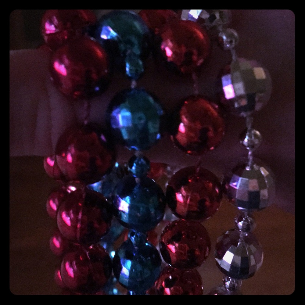 Very long shiny necklaces